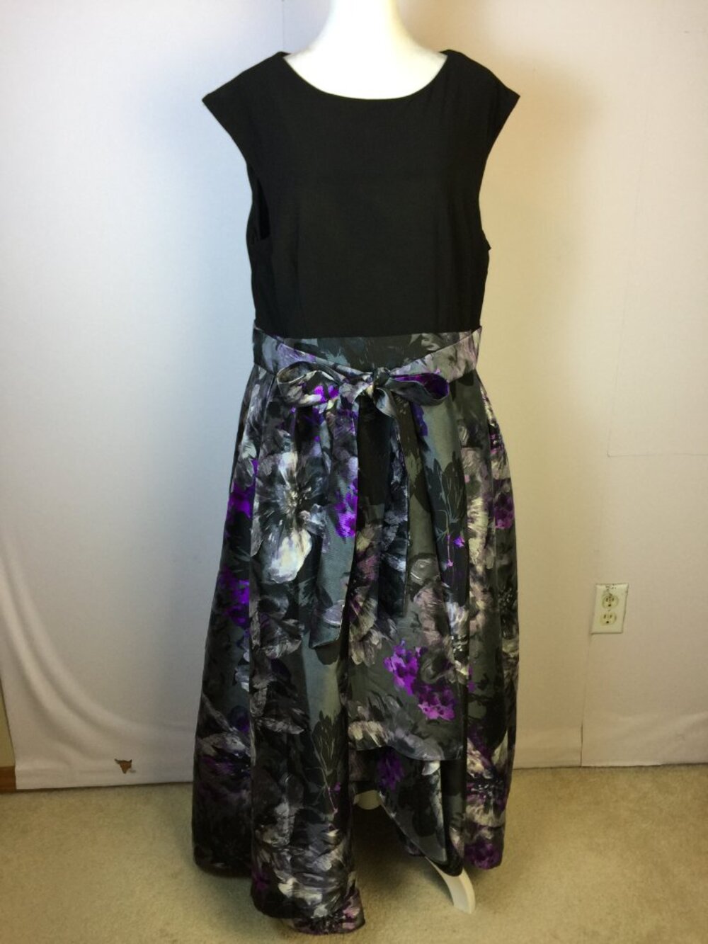 Ignite Evenings High-Low Maxi Dress Evening Gown Sz 14 Woman Black Purple Floral